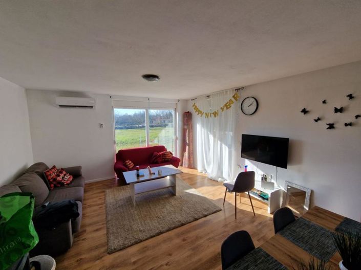 Image No.9-8 Bed Property for sale