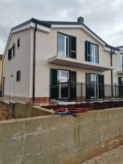Image No.1-8 Bed Property for sale