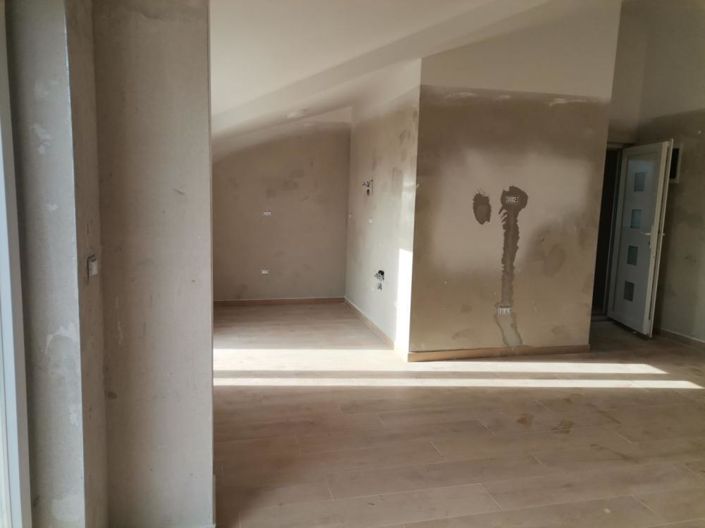 Image No.4-8 Bed Property for sale