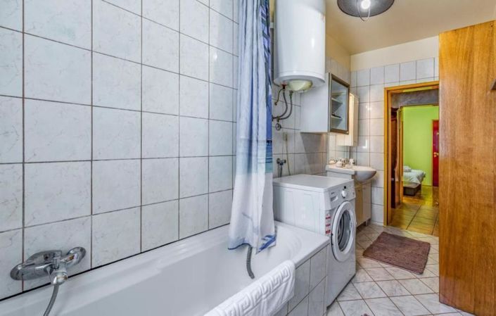 Image No.22-5 Bed Property for sale