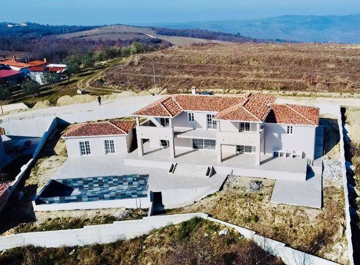 Image No.1-4 Bed Property for sale