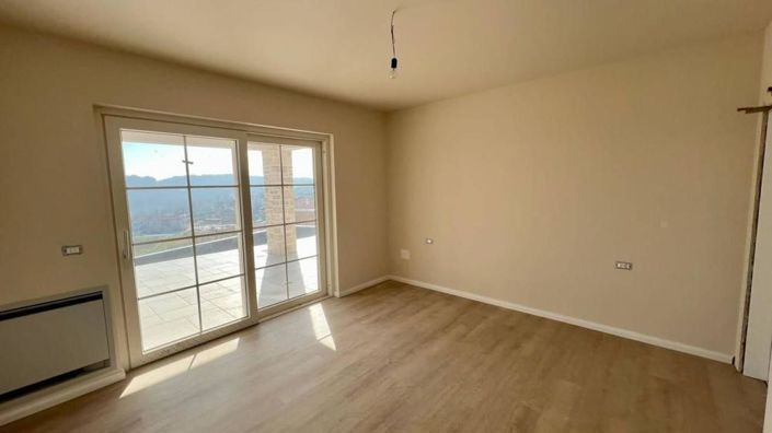 Image No.13-4 Bed Property for sale