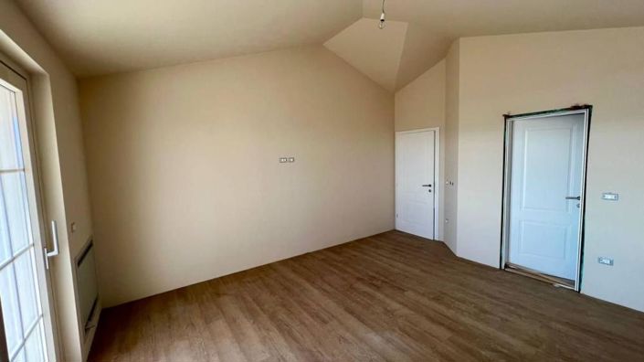 Image No.19-4 Bed Property for sale