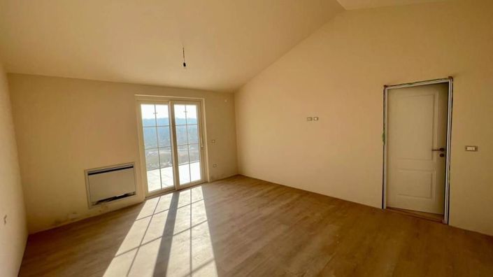 Image No.22-4 Bed Property for sale