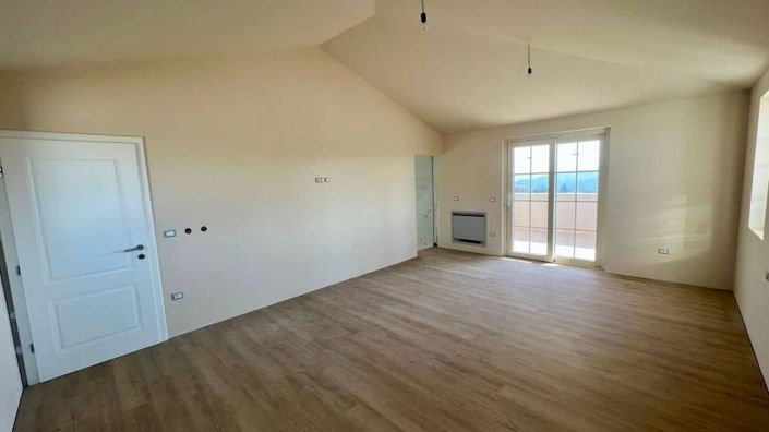 Image No.5-4 Bed Property for sale