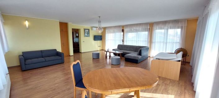 Image No.2-5 Bed Property for sale