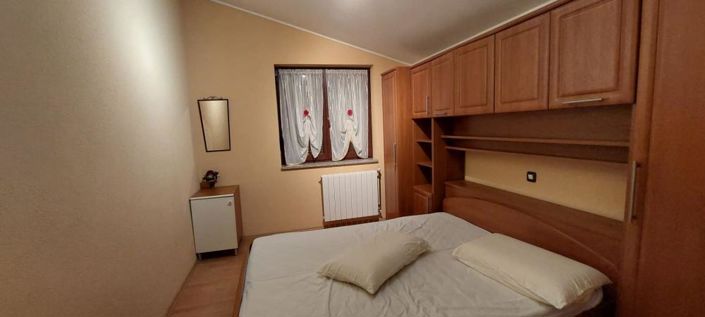 Image No.24-5 Bed Property for sale