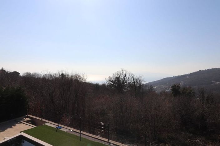 Image No.12-3 Bed Property for sale