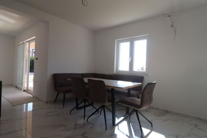 Image No.13-3 Bed Property for sale