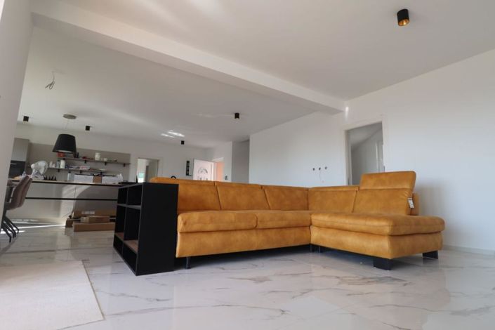 Image No.15-3 Bed Property for sale