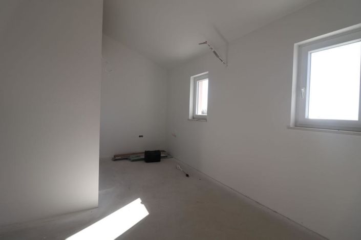 Image No.17-3 Bed Property for sale