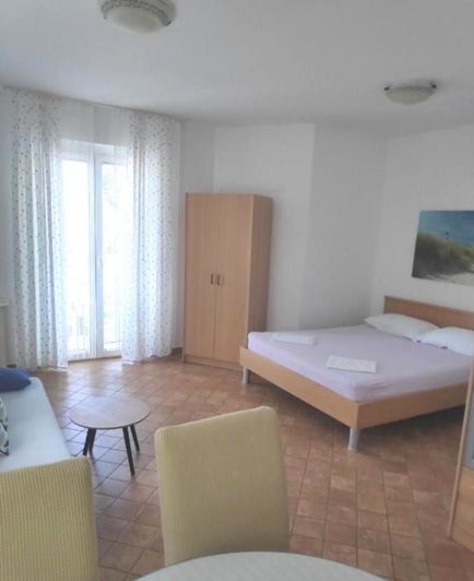 Image No.11-17 Bed Property for sale