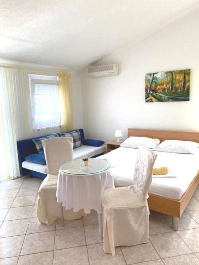 Image No.19-17 Bed Property for sale