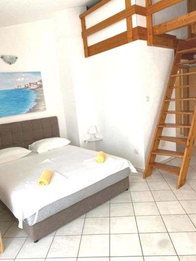 Image No.22-17 Bed Property for sale