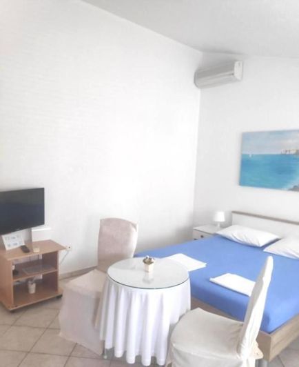 Image No.9-17 Bed Property for sale