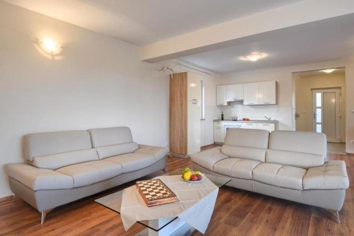 Image No.4-3 Bed Property for sale