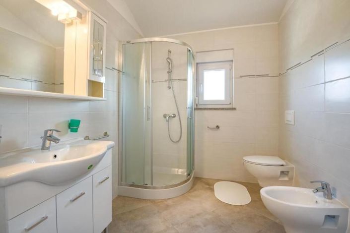 Image No.8-3 Bed Property for sale