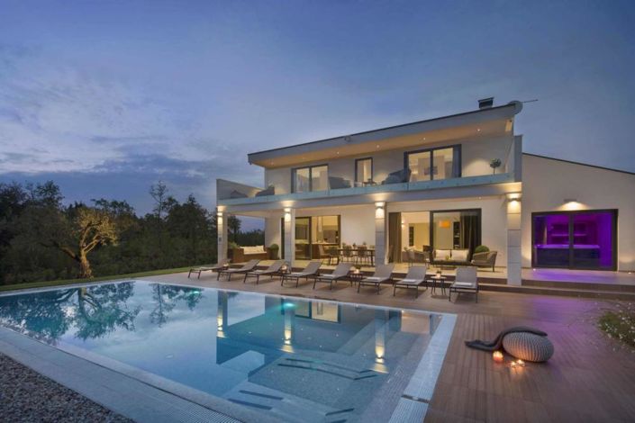Image No.1-4 Bed Property for sale