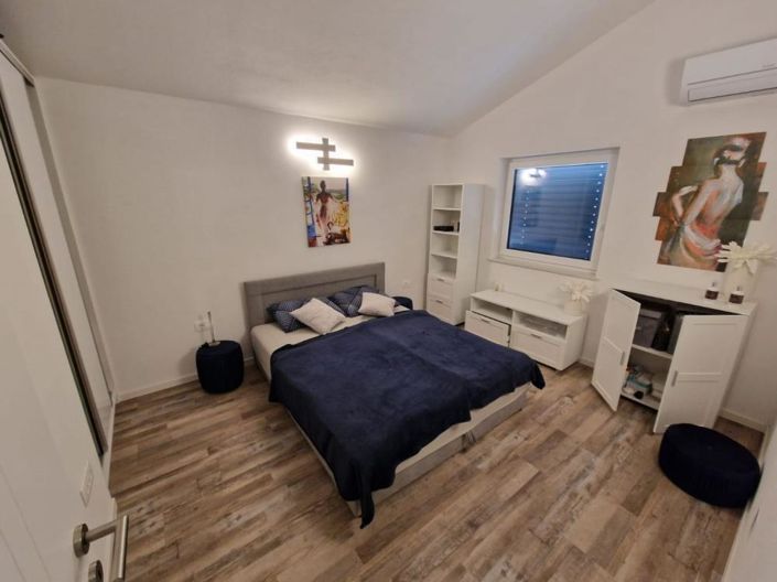 Image No.11-2 Bed Property for sale