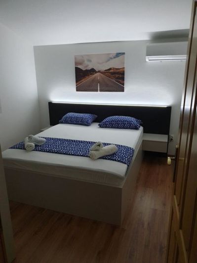 Image No.16-6 Bed Property for sale