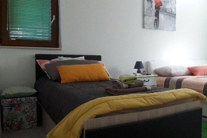 Image No.24-6 Bed Property for sale