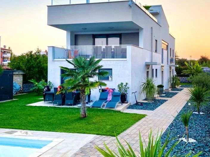 Image No.1-Propriété de 5 chambres à vendre à Novigrad