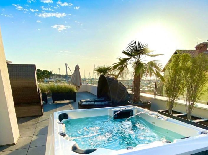 Image No.5-5 Bed Property for sale