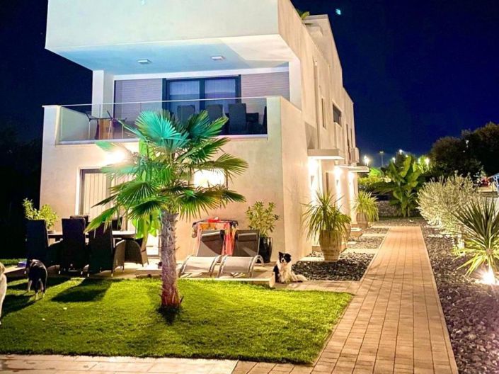 Image No.6-5 Bed Property for sale