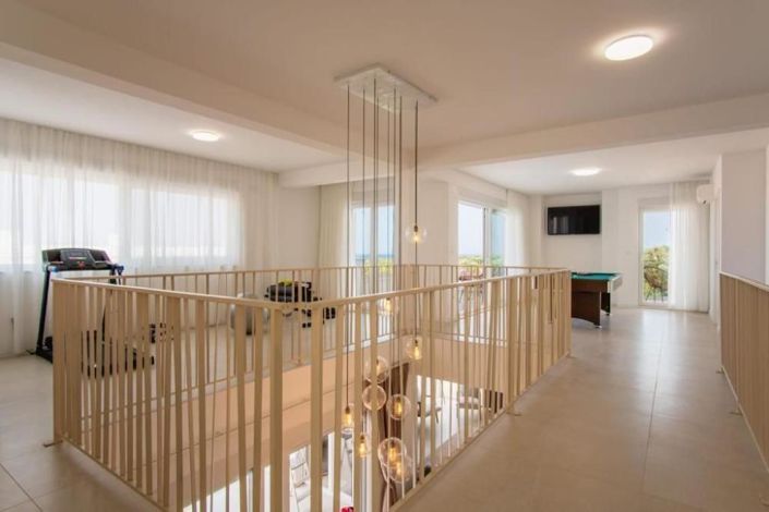 Image No.11-5 Bed Property for sale