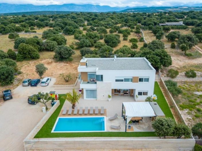 Image No.22-5 Bed Property for sale