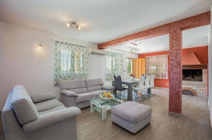 Image No.10-3 Bed Property for sale