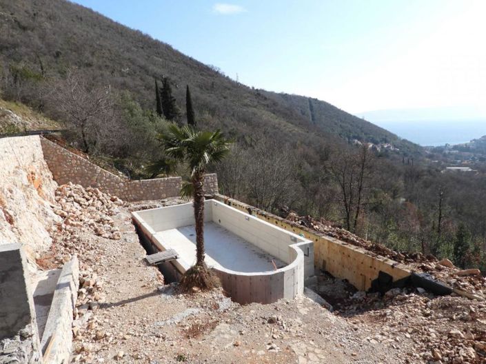 Image No.17-6 Bed Property for sale