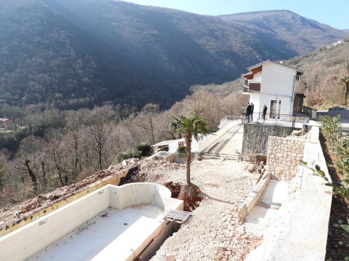 Image No.19-6 Bed Property for sale