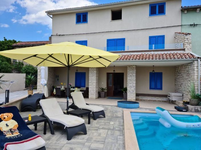 Image No.1-Propriété de 6 chambres à vendre à Žminj