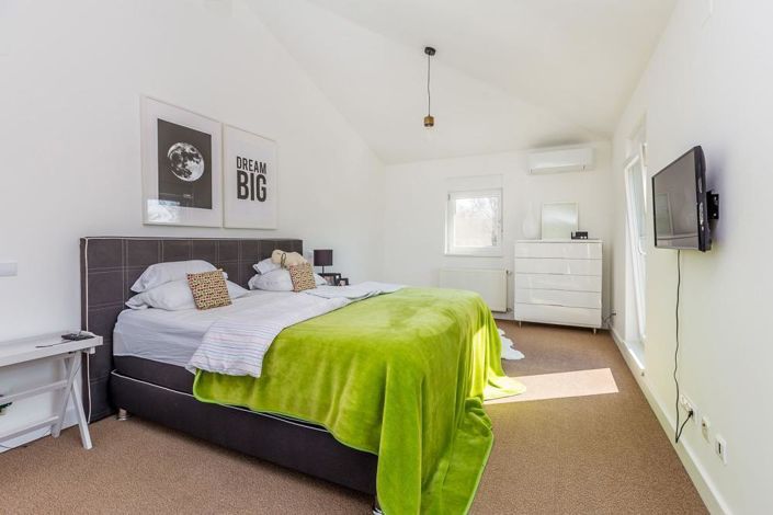 Image No.13-4 Bed Property for sale