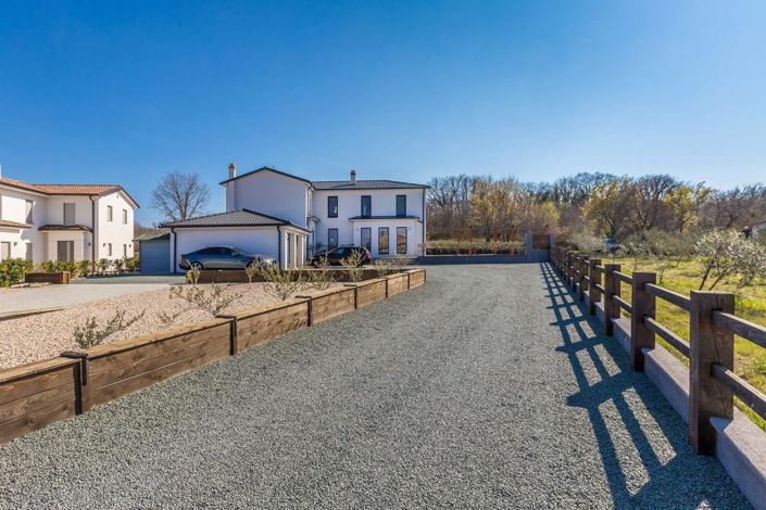 Image No.7-4 Bed Property for sale