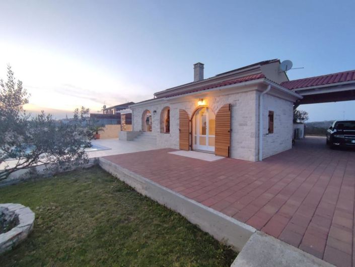 Image No.10-3 Bed Property for sale