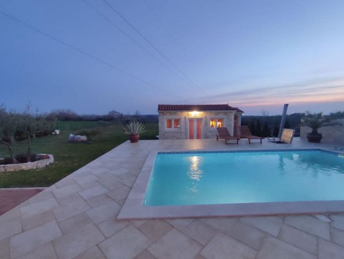 Image No.15-3 Bed Property for sale