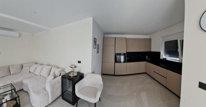 Image No.10-4 Bed Property for sale