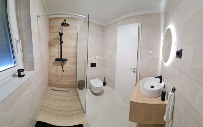 Image No.12-4 Bed Property for sale