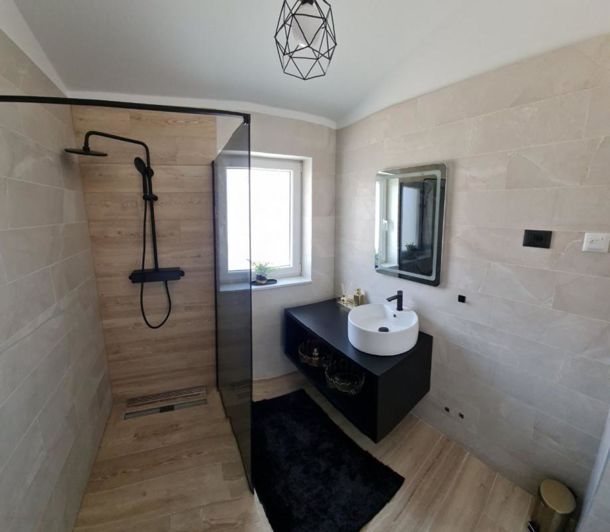 Image No.18-4 Bed Property for sale