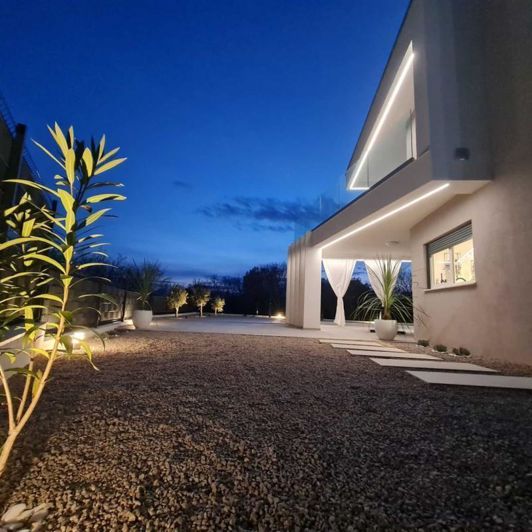 Image No.4-4 Bed Property for sale