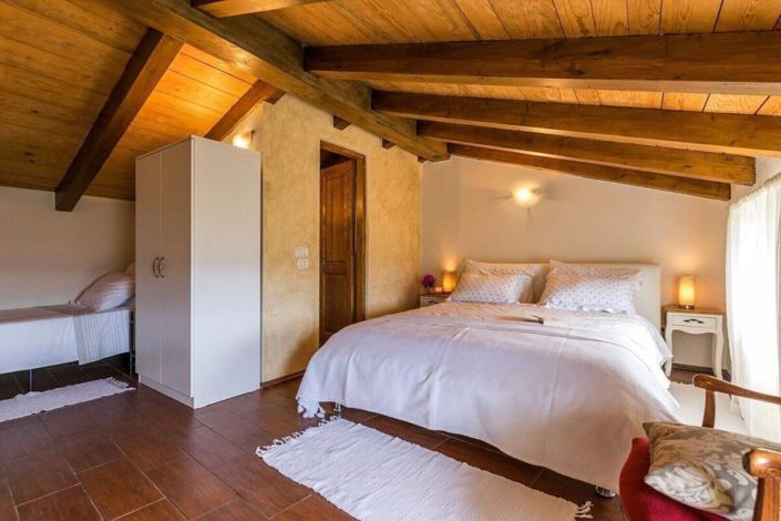 Image No.12-2 Bed Property for sale