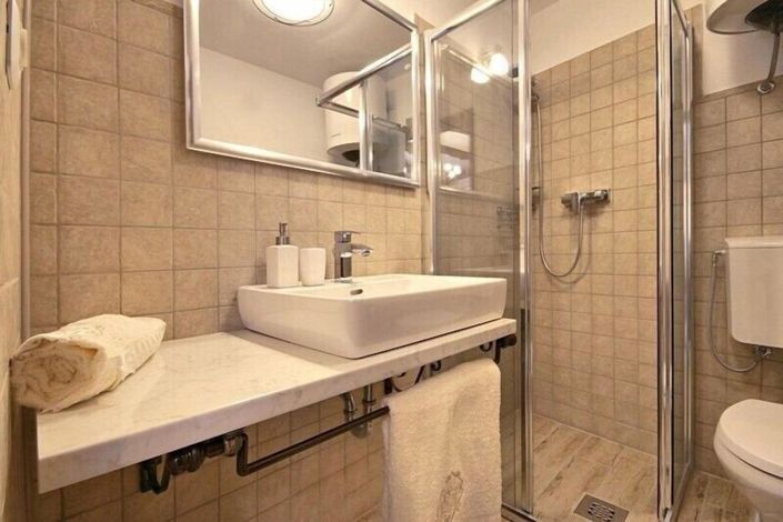 Image No.16-2 Bed Property for sale