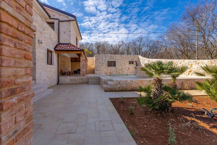 Image No.3-3 Bed Property for sale