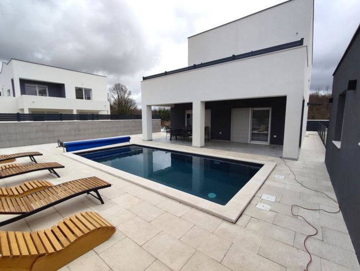 Image No.1-3 Bed Property for sale