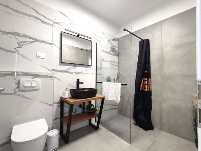 Image No.10-3 Bed Property for sale