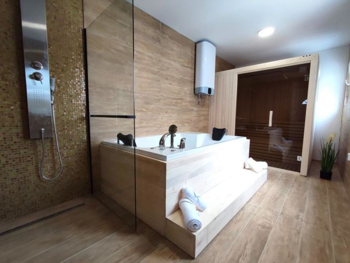 Image No.11-3 Bed Property for sale