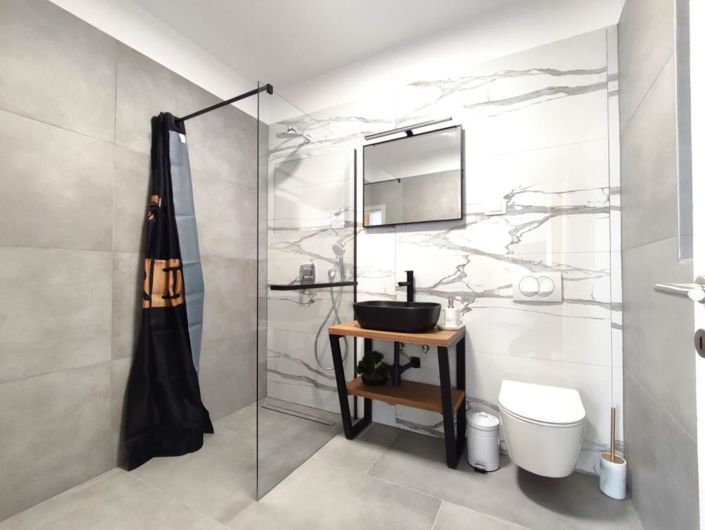 Image No.15-3 Bed Property for sale