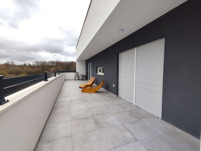 Image No.17-3 Bed Property for sale